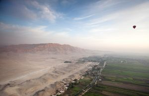 valley of the kings dawn balloon ride sm.jpg